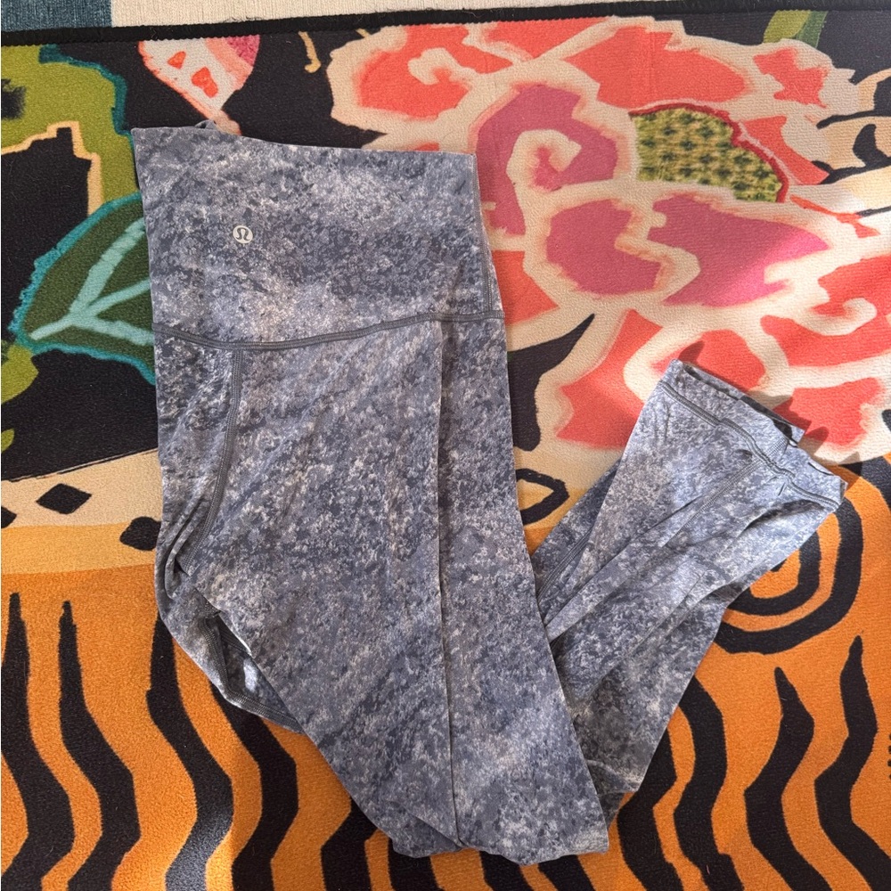 Lululemon Athletica Gray Patterned Leggings - mid calf crop